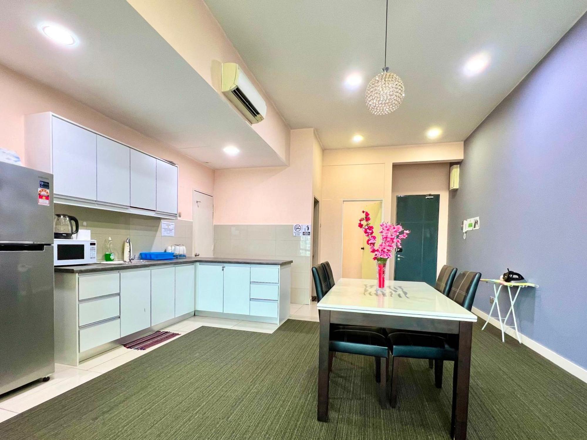 Capital O 90987 The Loft Residences Homestay @ Imago Shopping Mall 2 Kampong Sembulan Exterior photo